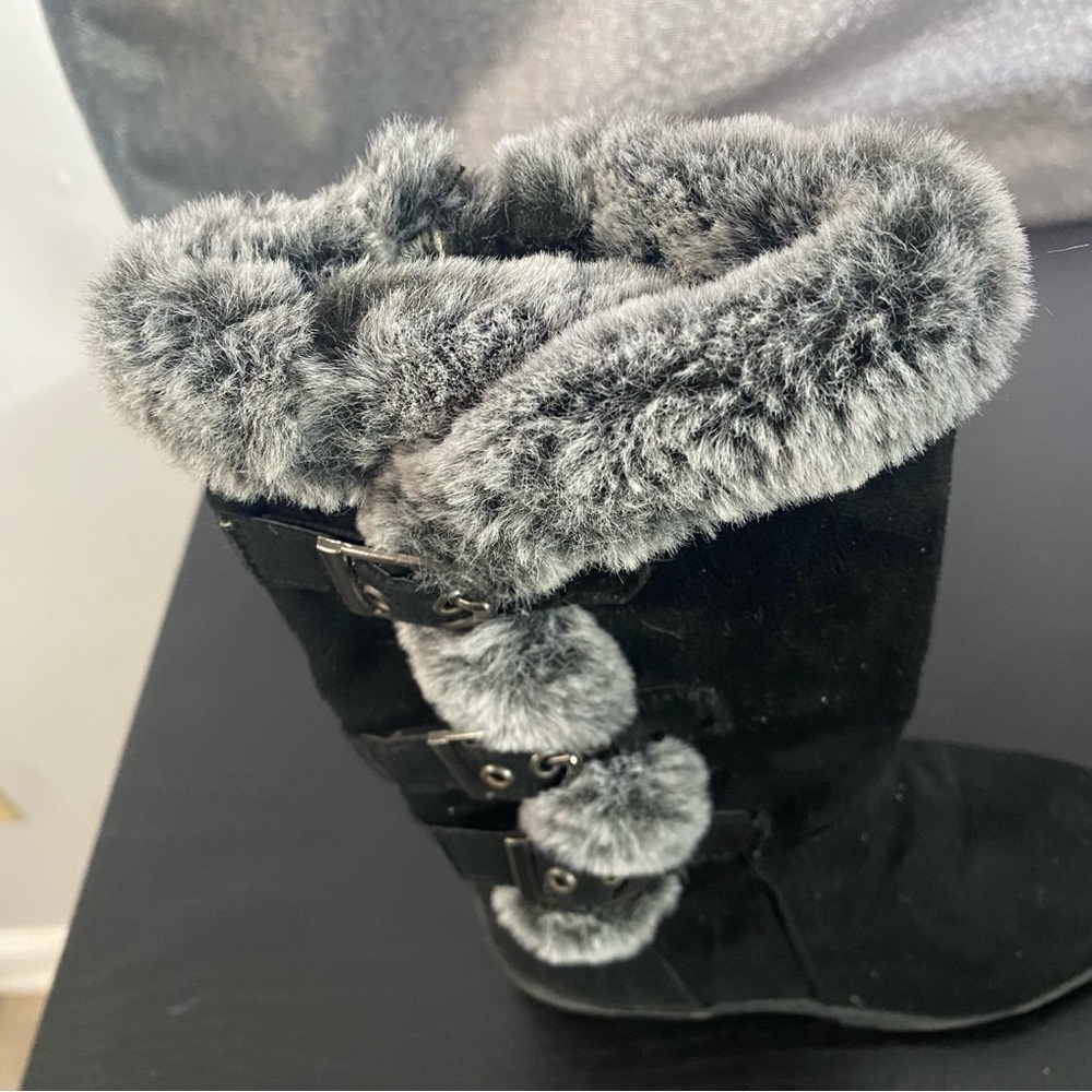 Black Fur-Lined Winter Boots - Picture 2 of 9